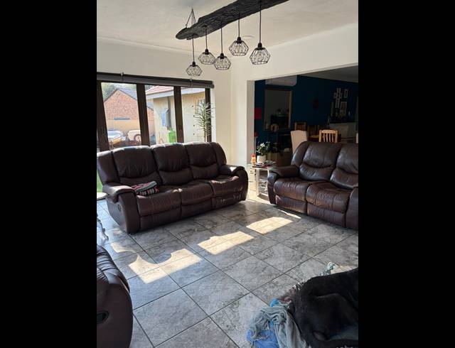 4 BEDROOM HOUSE FOR SALE IN RIVERSDALE